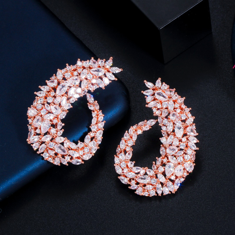 European Heavy Industry Star Fashion High-end and Elegant Leaf-shaped Earrings Set with Zirconia Stones - Versatile and Stylish Ear Accessories