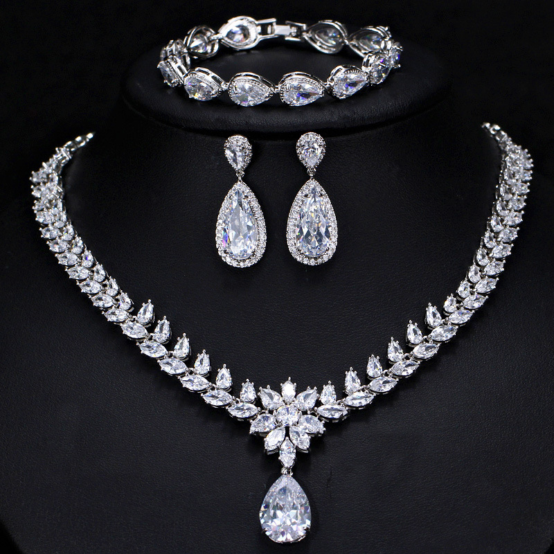 European and American high-end zirconian bridal necklaces earrings bracelets and other accessories for wedding gowns