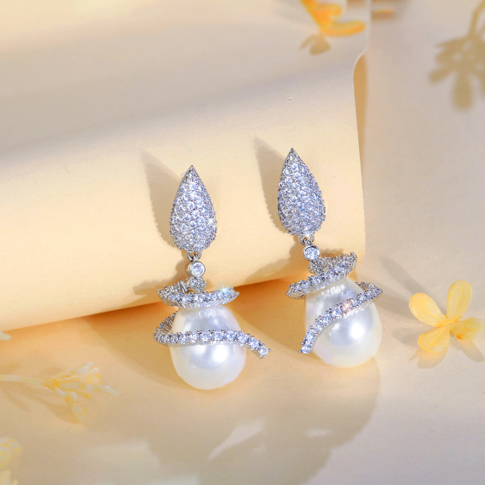 French-style high-end minimalist geometric line pearl earrings with micro-set zirconia - stylish accessories for autumn and winter