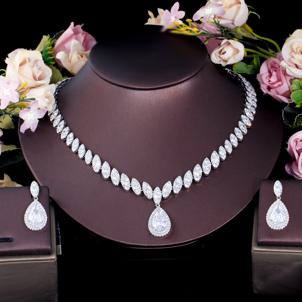 Korean version of the elegant bridal set. Environmentally friendly copper micro-set zirconia necklace earrings and chain Wedding dress accessory for banquets