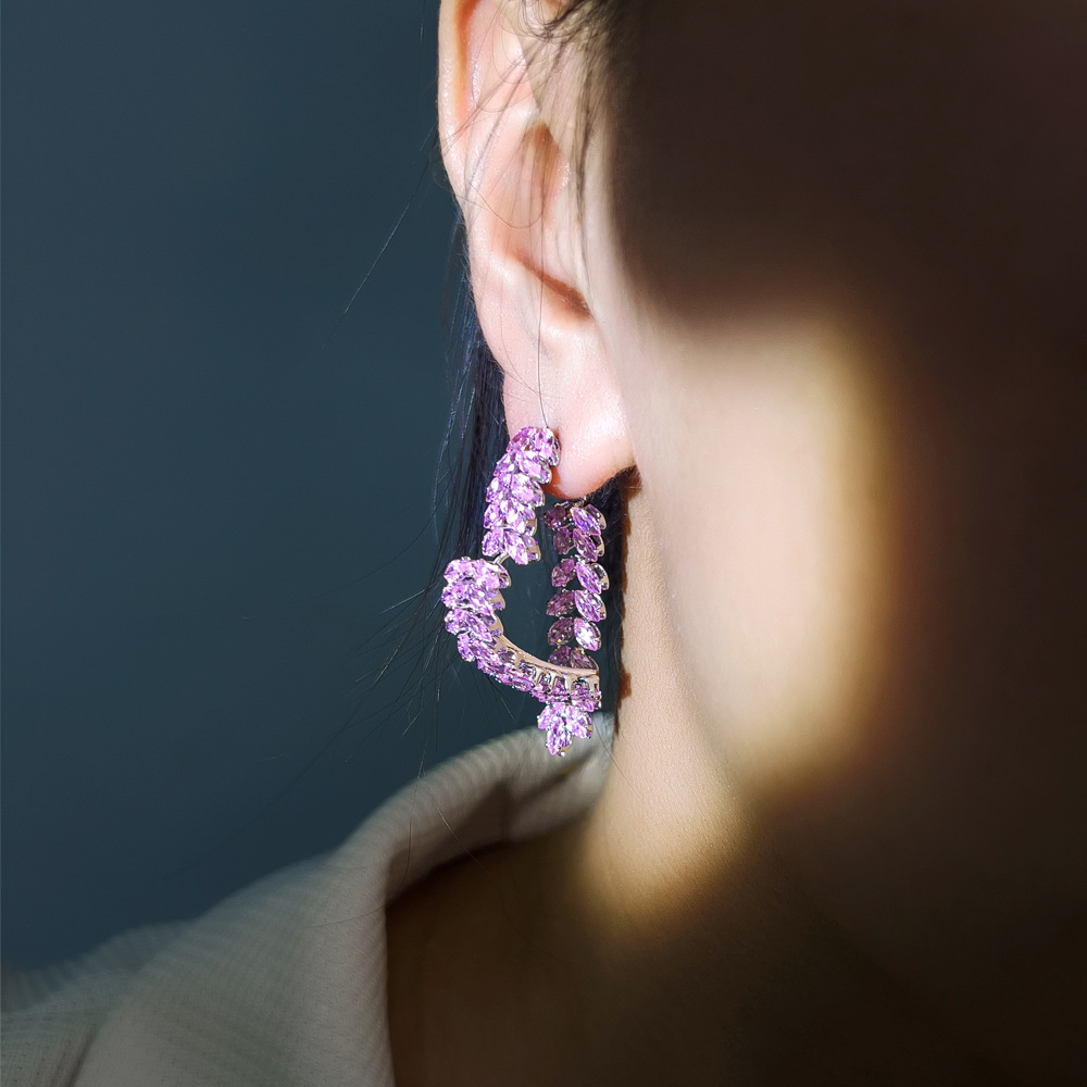 Luxury soft-pink heart-shaped earrings with interchangeable designs featuring high-end zirconia stones Versatile and extremely shiny wheat-shaped heart-shaped earrings
