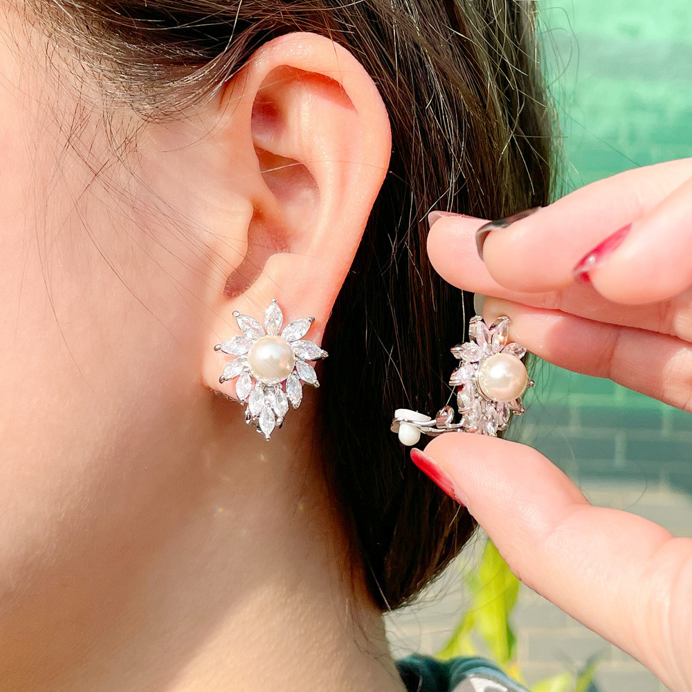 Korean version of fashionable pearl ear clips Yellow copper electroplated with white gold with oval-shaped zirconia stones. Ear jewelry