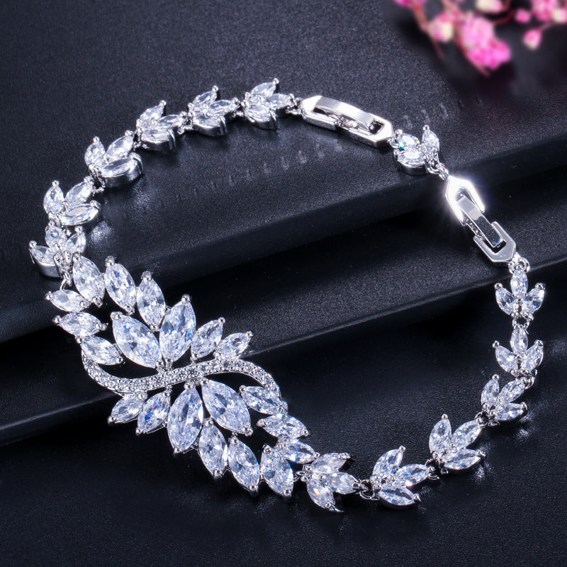 Ice Crystal Flower European-style Zircon Necklace - Full Diamond Engraved Jewelry - Multiple Colors