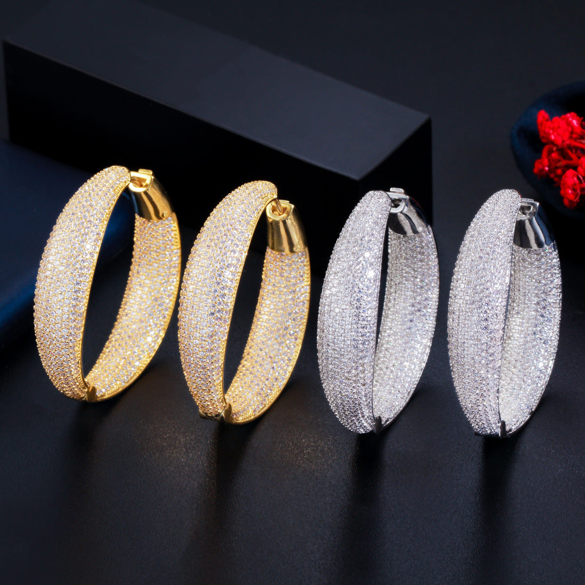 European and American minimalist round ear ring with micro-set sparkling diamonds and zirconium stones copper-plated gold, fashionable earrings for the ears