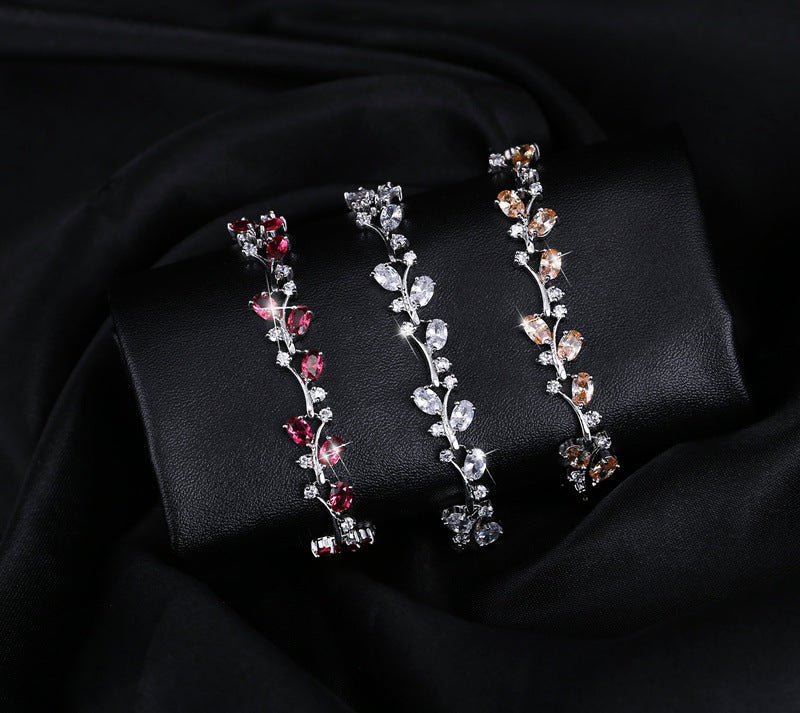 Korean version hand accessories.Korean-style fashionable 18K white gold zirconium bracelet for women