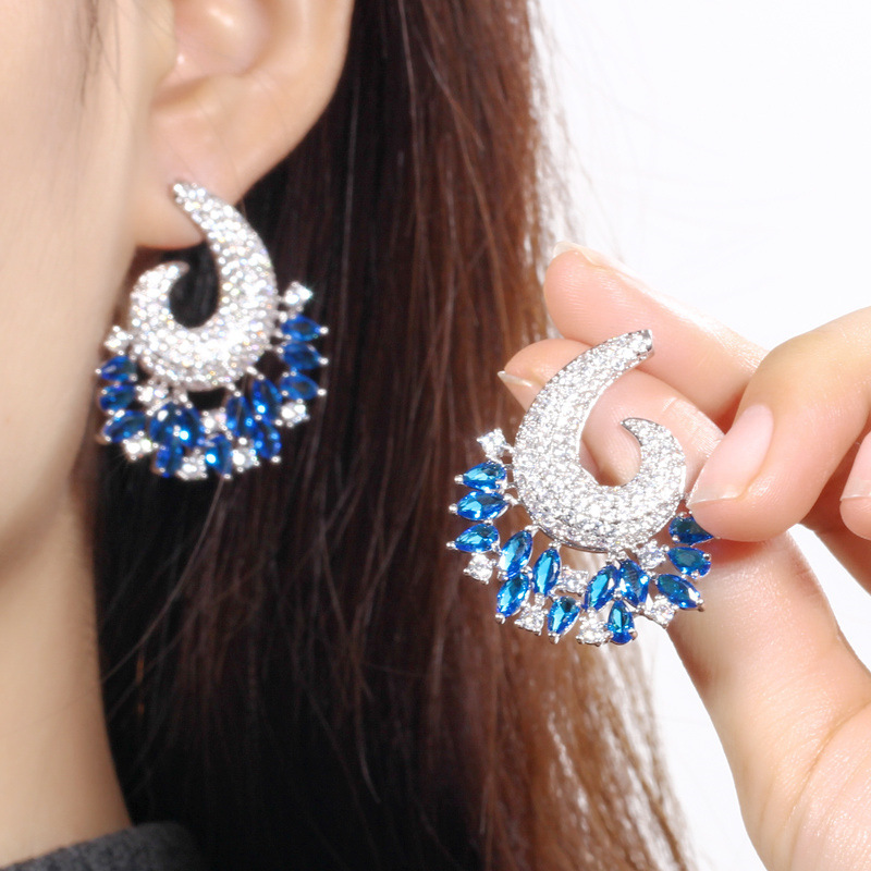 New European-style creative exaggerated diamond earrings. Ultra-shiny zirconia women's versatile ear accessories