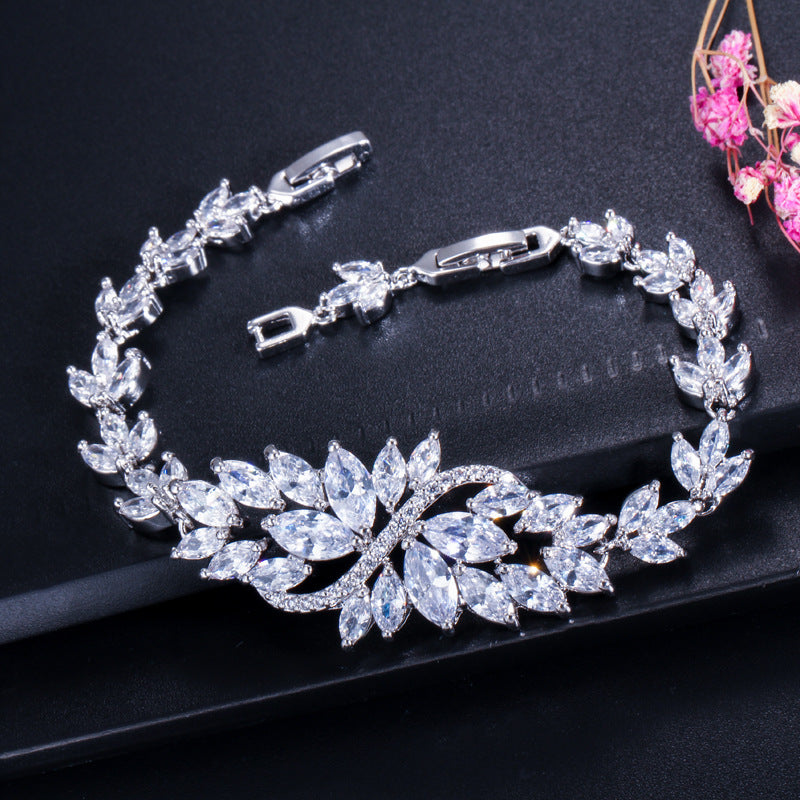 Ice Crystal Flower European-style Zircon Necklace - Full Diamond Engraved Jewelry - Multiple Colors