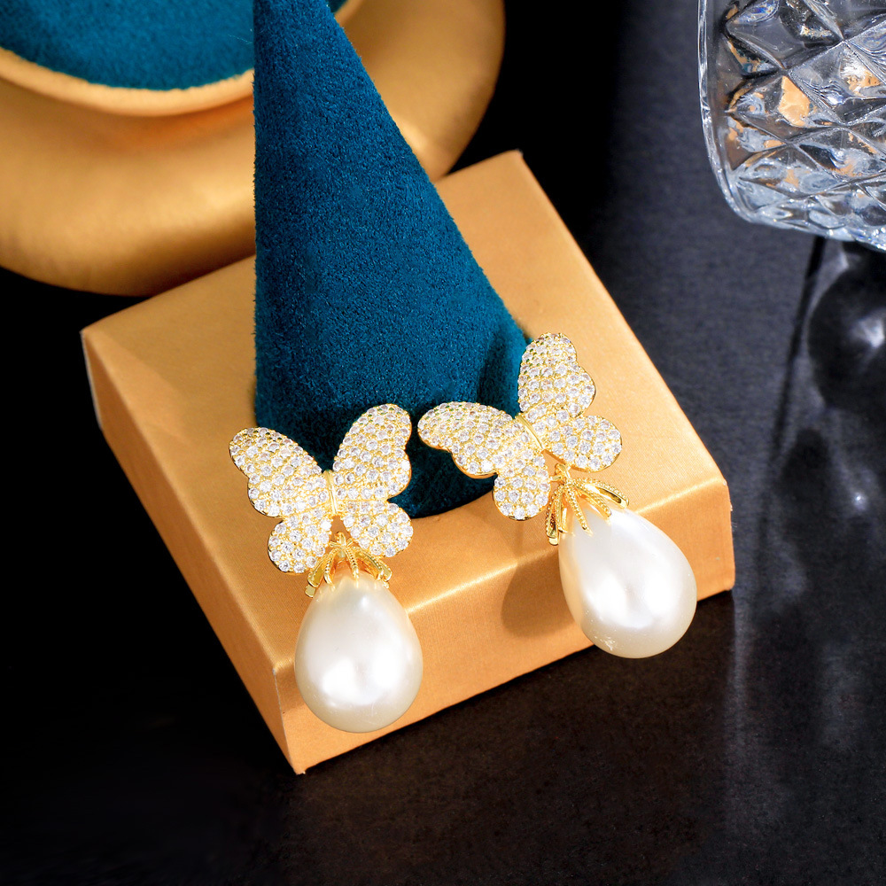 French-style bow-shaped pearl earrings with a sweet and elegant look featuring three-dimensional micro-set zirconia stones S925 silver stud earrings an extremely enchanting accessory