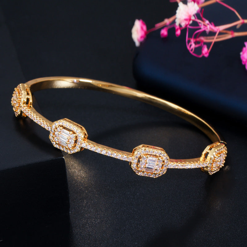 Korean-style fashionable women's versatile bracelet with micro-set AAA zirconia and genuine gold electroplating