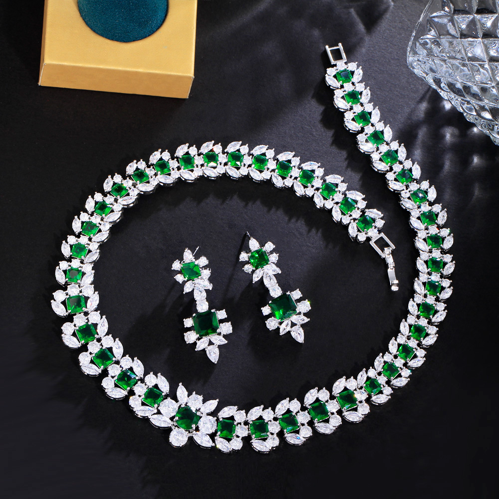 European and American haute couture style luxurious emerald and zircon bracelet for formal event dress accessories fully set with diamonds necklace and earrings set