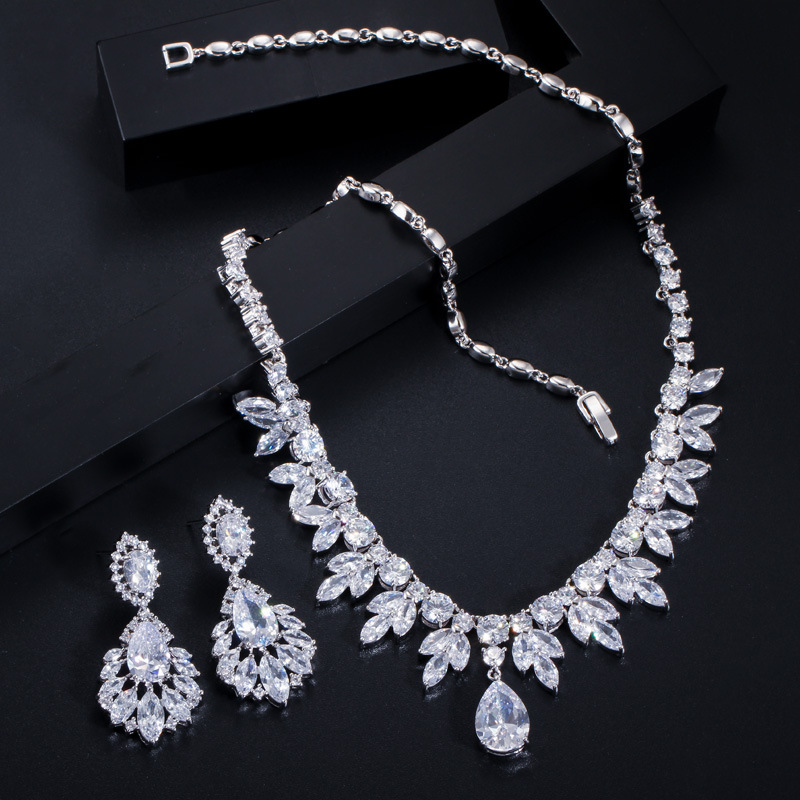 Two-piece set of high-end earrings and necklaces from Europe and America Zircon jewelry for evening gowns and wedding dresses