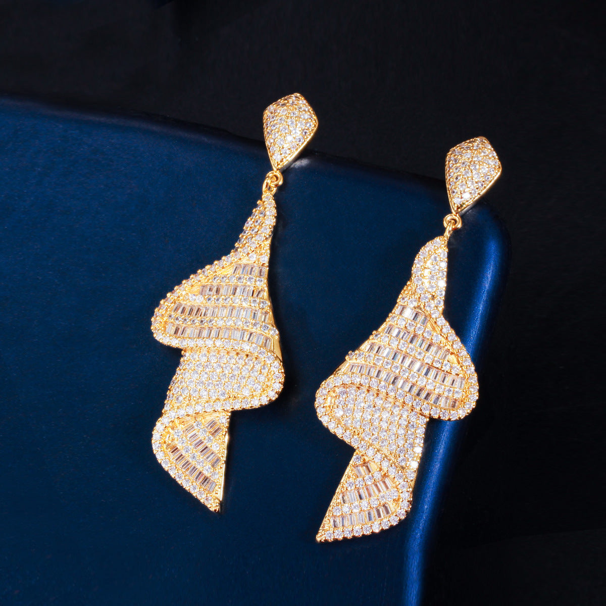 S925 silver needle style European geometric spiral-shaped earrings featuring glittering micro-set zirconia a unique long-length earpiece accessory