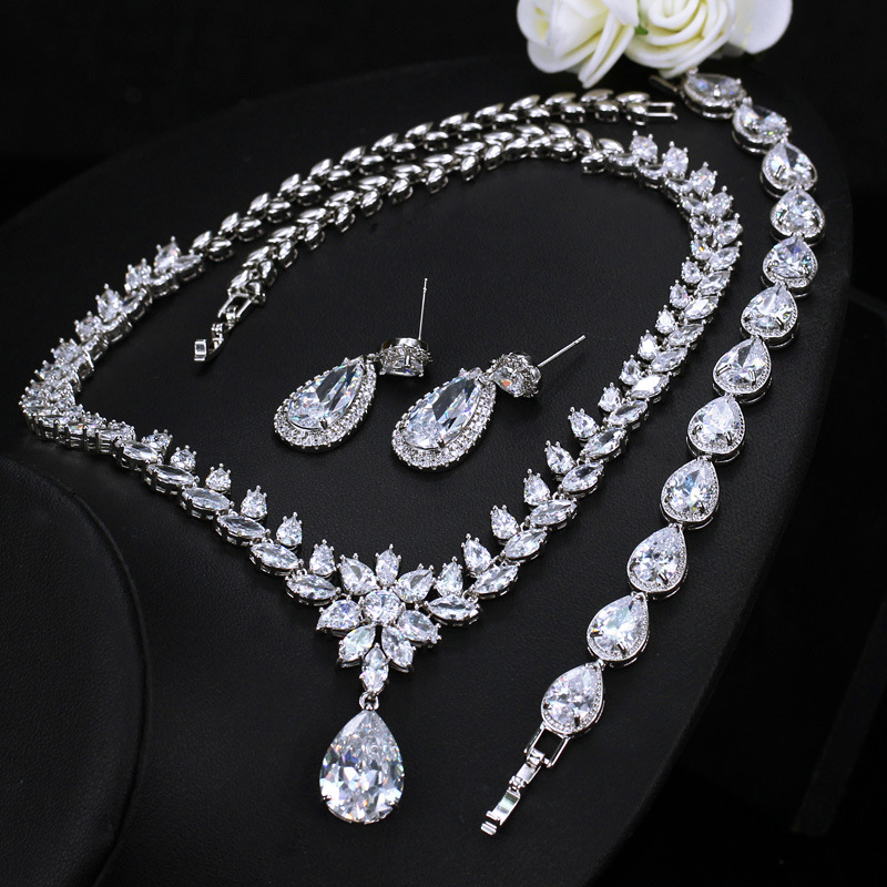 European and American high-end zirconian bridal necklaces earrings bracelets and other accessories for wedding gowns