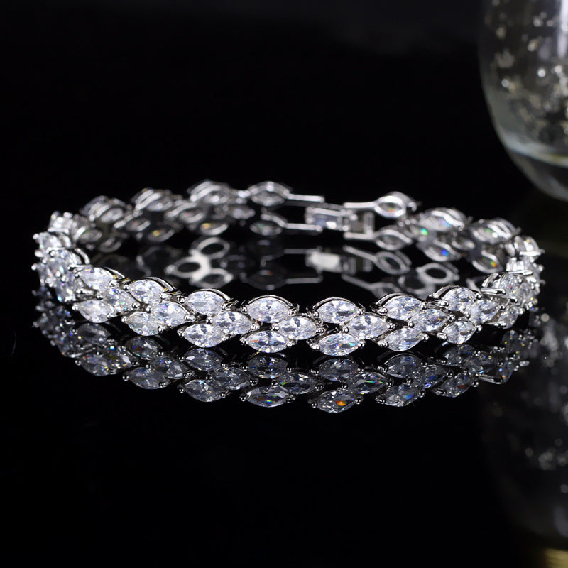 Korean version accessory with elegant leaf-shaped white gold jewelry of AAA quality, zirconia bracelet