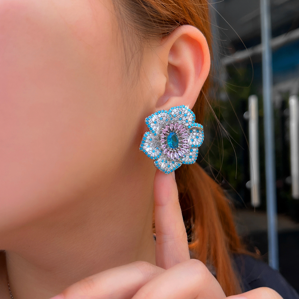 Luxurious and elegant three-dimensional flower-shaped micro-set with zirconia high-end ear stud earrings in S925 silver with an elegant turquoise pendant