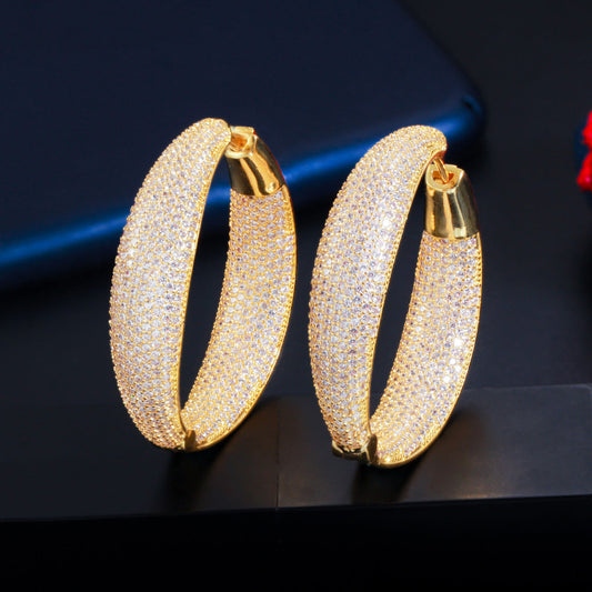 European and American minimalist round ear ring with micro-set sparkling diamonds and zirconium stones copper-plated gold, fashionable earrings for the ears