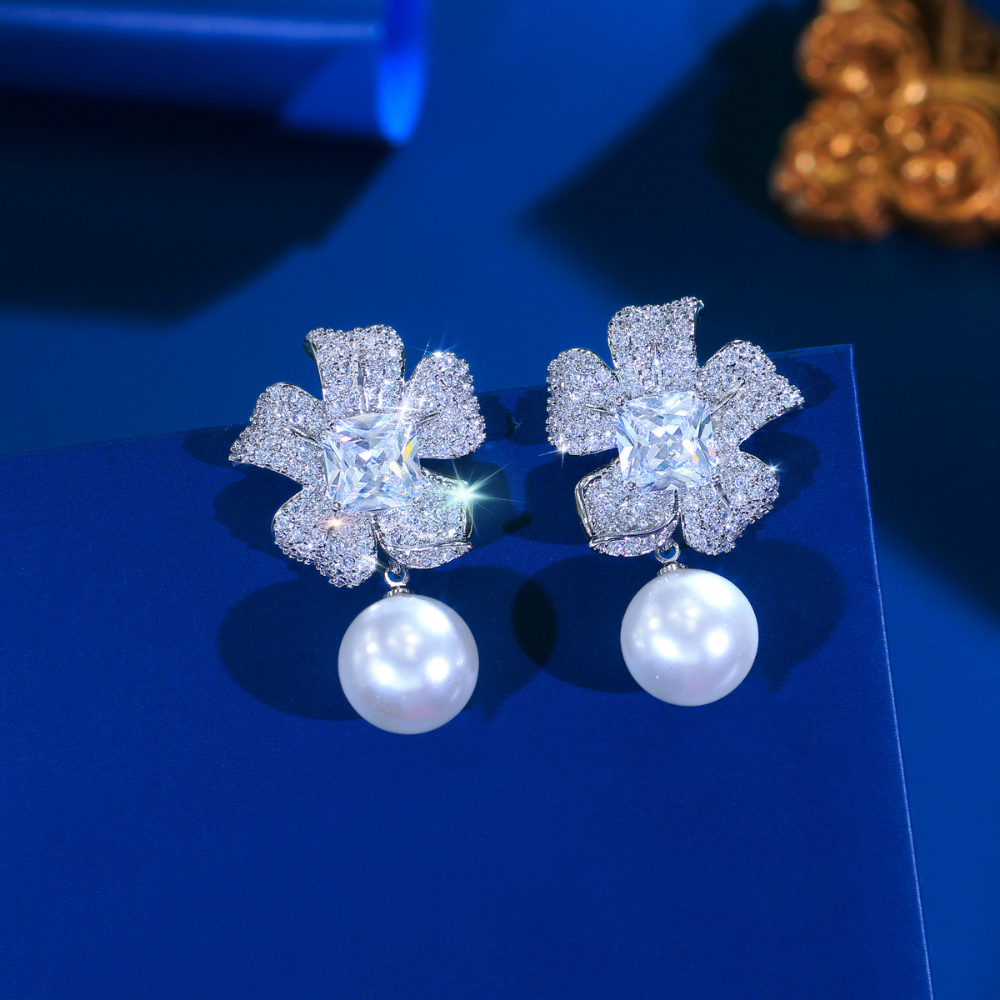 S925 silver needle-shaped floral pearl earrings - elegant and luxurious ear studs for women with a unique small design and grand appearance