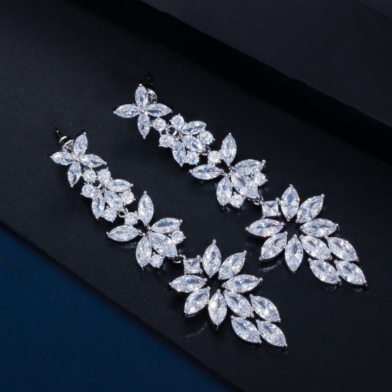 European and American fashion long fringed leaf earrings Imported goods AAA quality zircon earrings Wedding accessories