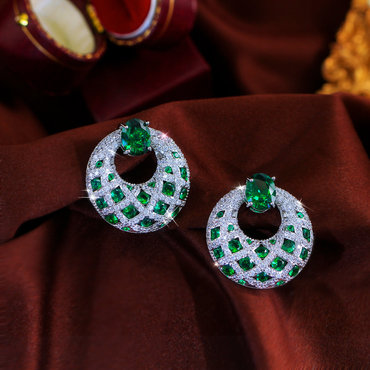 S925 silver jewelry - Korean-style fashionable and luxurious ear accessories with gemstones Emerald round stud earrings