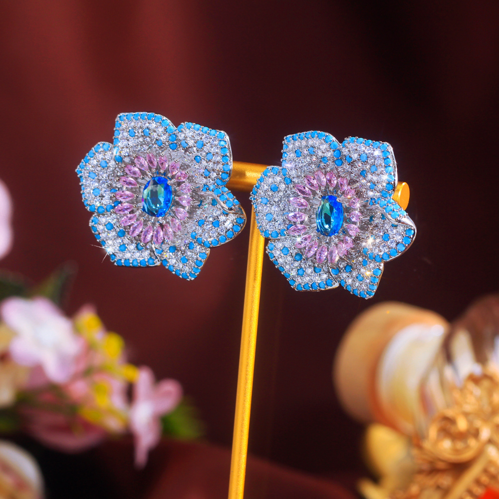 Luxurious and elegant three-dimensional flower-shaped micro-set with zirconia high-end ear stud earrings in S925 silver with an elegant turquoise pendant