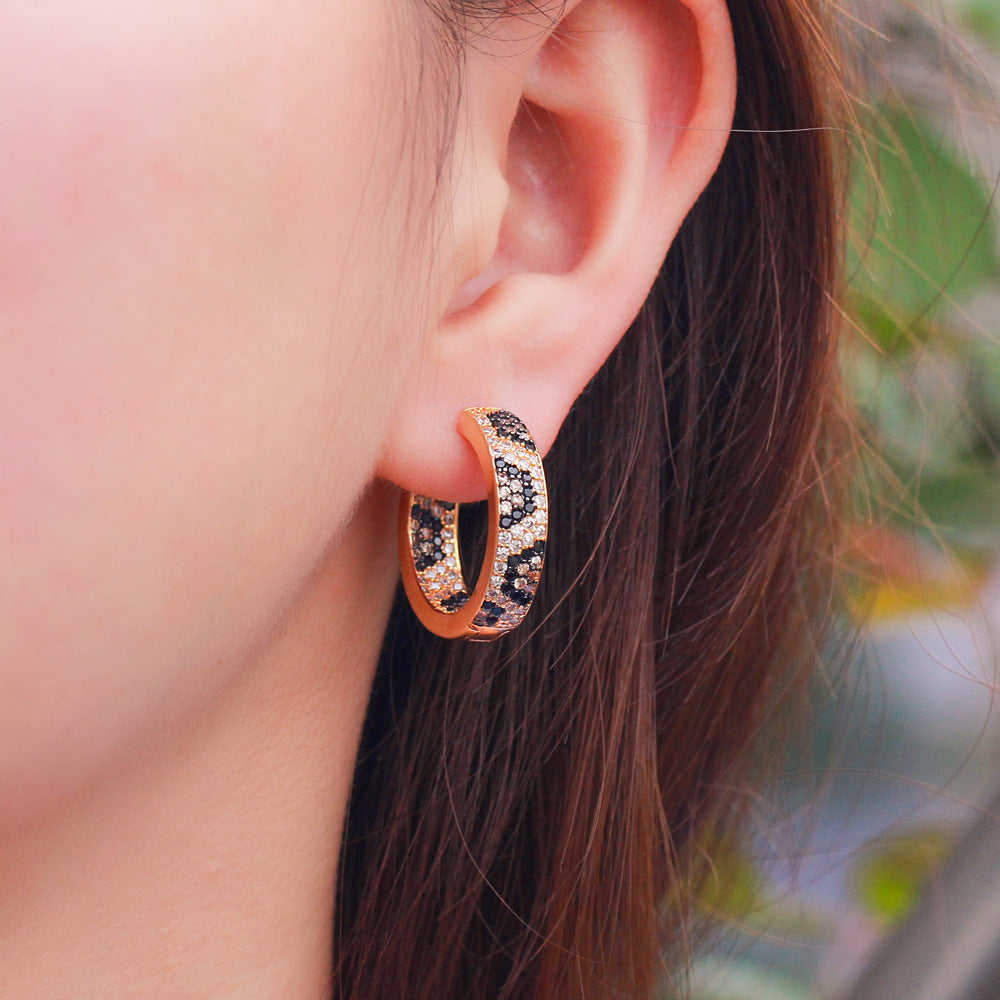 Best-selling new gold-plated leopard-print ear cuffs with tiny zirconia inlays Trendy ear accessories in batch of golden ear clasps