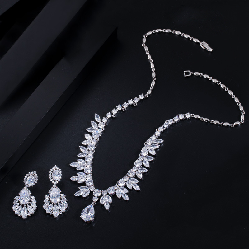 Two-piece set of high-end earrings and necklaces from Europe and America Zircon jewelry for evening gowns and wedding dresses