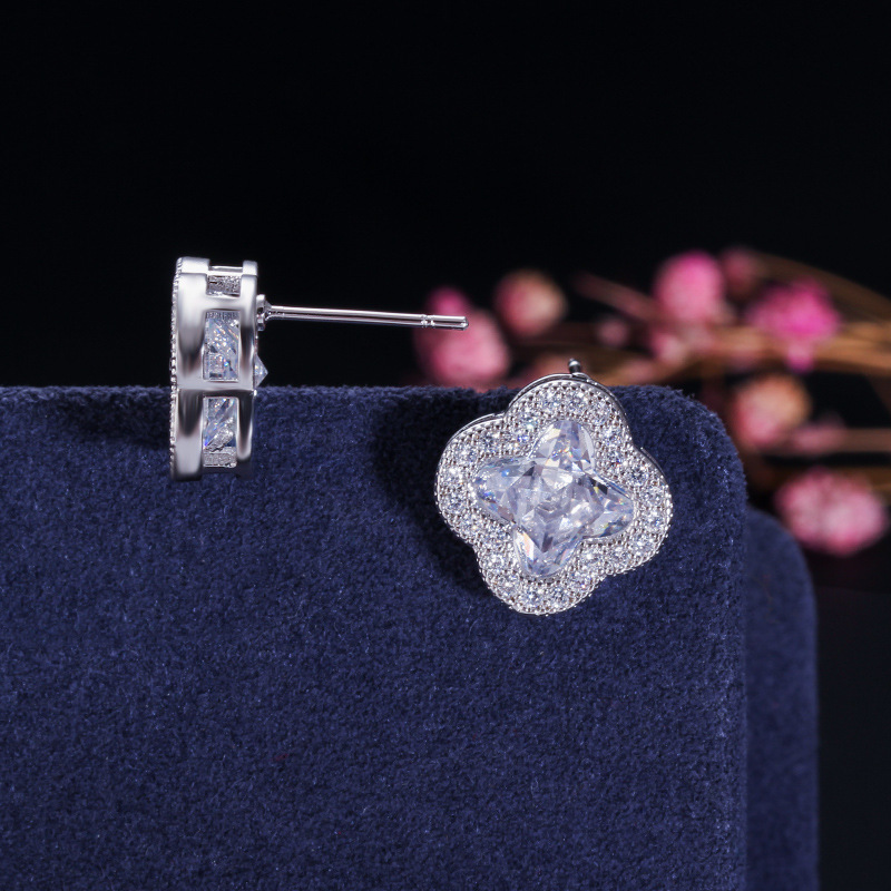 Korean version of micro-set zirconia pendant - Four-leaf clover necklace - Lucky grass accessory
