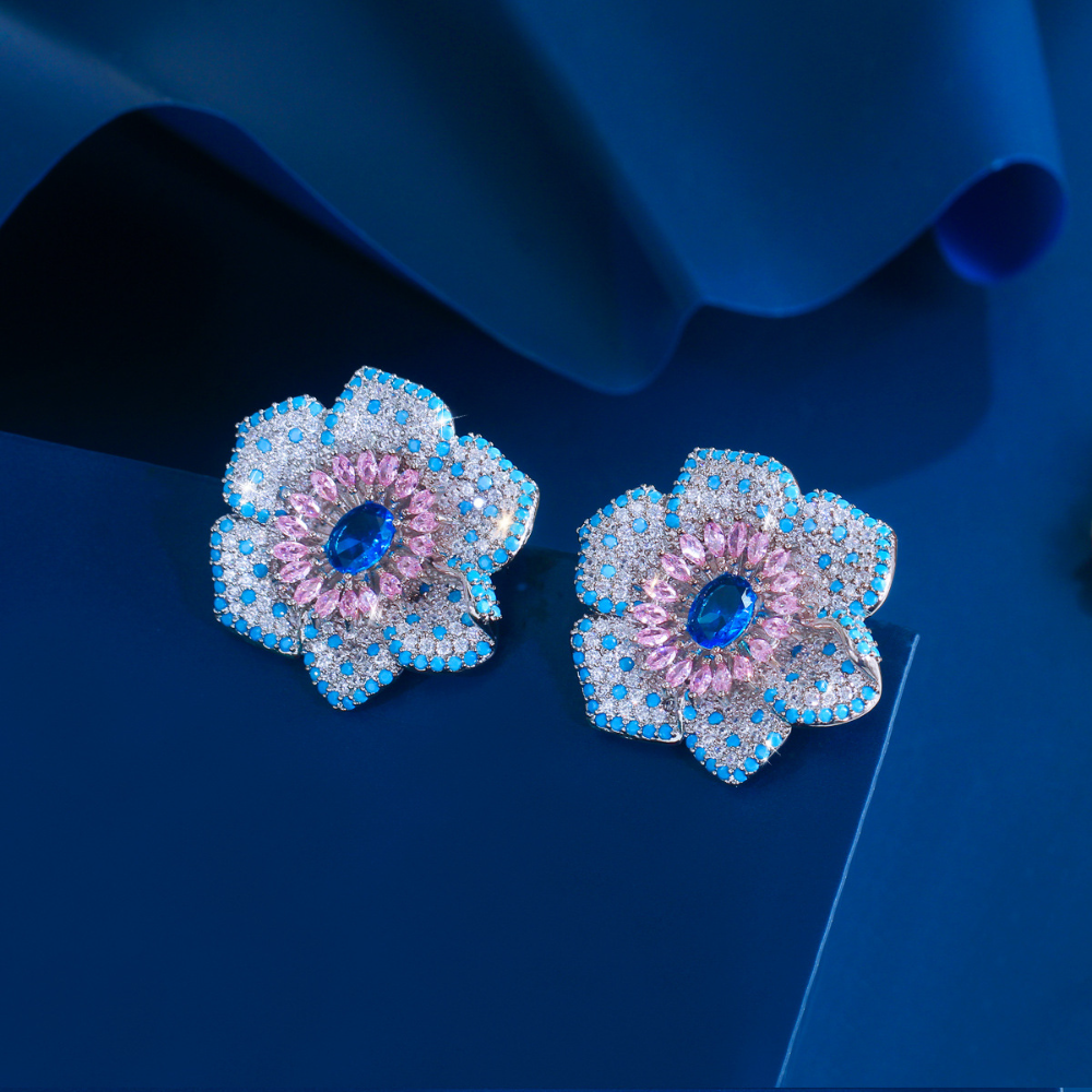 Luxurious and elegant three-dimensional flower-shaped micro-set with zirconia high-end ear stud earrings in S925 silver with an elegant turquoise pendant