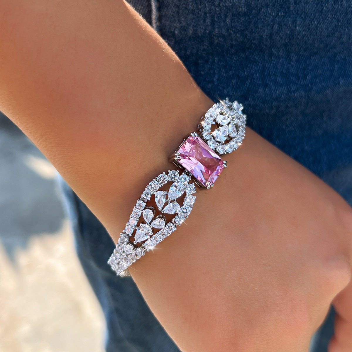 Princess pink diamond earbore hollowed-out minimalist luxury ins-style zircon bracelet sweet and versatile with elegant and sophisticated charm Handcrafted jewelry accessory