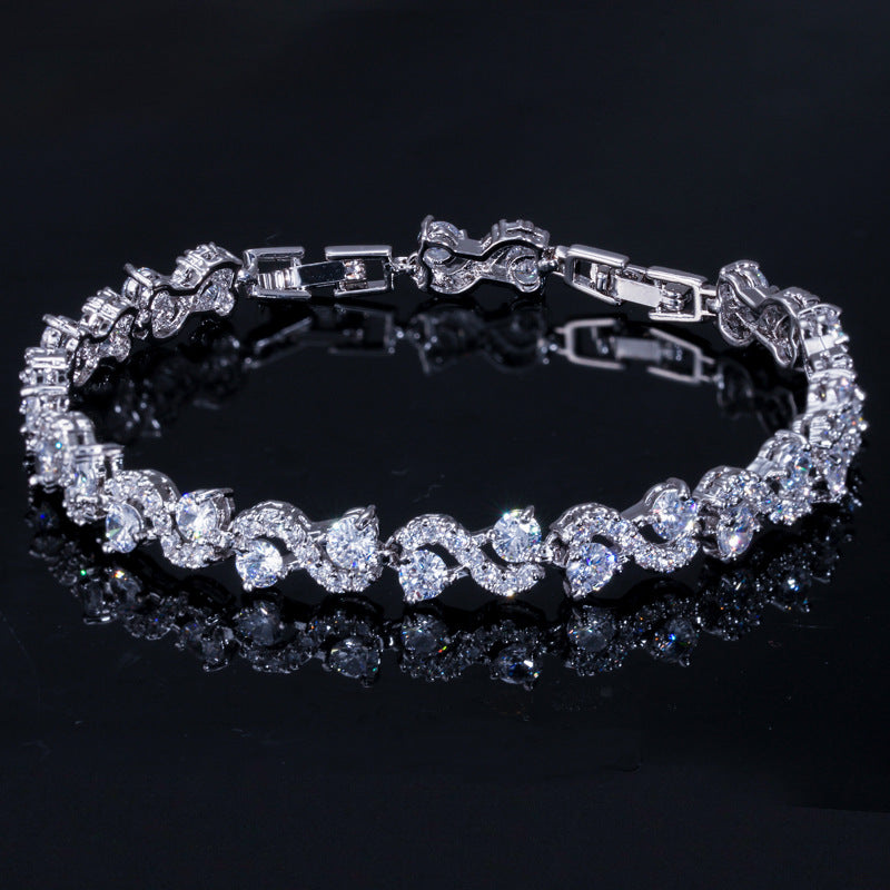 Best-selling Korean fashionable and versatile jewelryBeautiful sparkling diamondsSwiss AAA zirconium plated with white gold bracelet