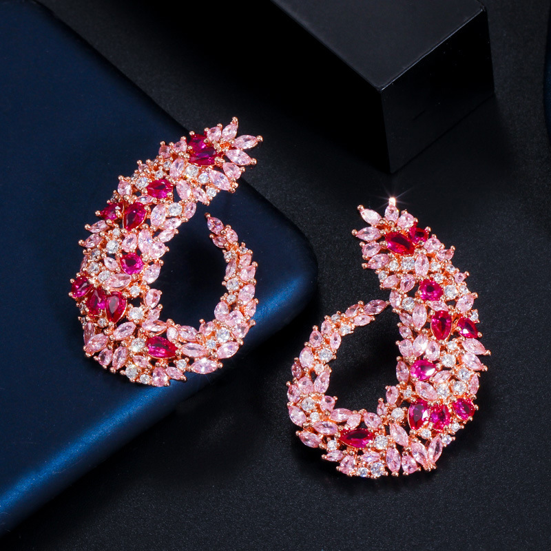 European Heavy Industry Star Fashion High-end and Elegant Leaf-shaped Earrings Set with Zirconia Stones - Versatile and Stylish Ear Accessories