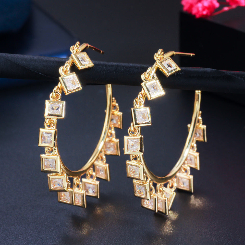 Best-selling new gold-plated leopard-print ear cuffs with tiny zirconia inlays Trendy ear accessories in batch of golden ear clasps