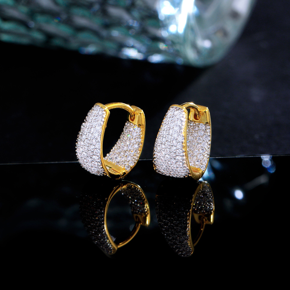 Exclusive design, luxurious and minimalist geometric triangular double-color electroplated 18K gold ear studs with full-set zirconia gemstones - personalized earrings