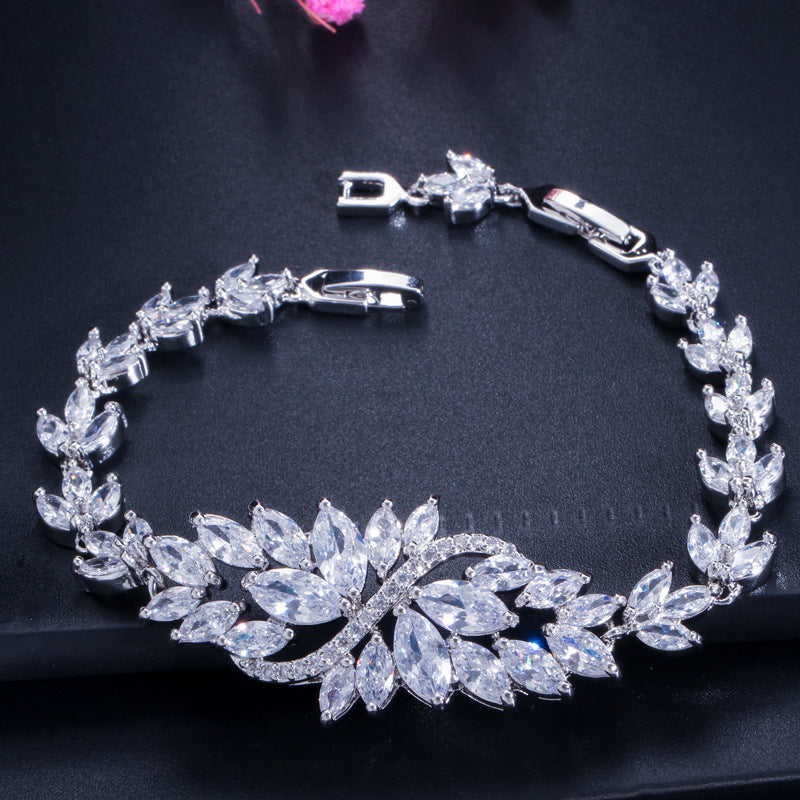 Ice Crystal Flower European-style Zircon Necklace - Full Diamond Engraved Jewelry - Multiple Colors