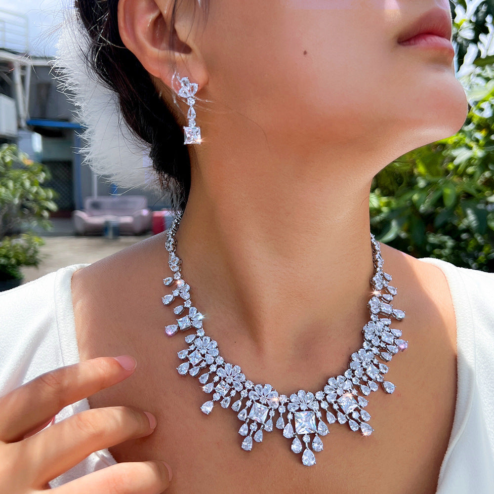 European and American exquisite and luxurious zircon necklace and earrings set, dazzling full of diamonds, elegant banquet dress, bridal chain jewelry set
