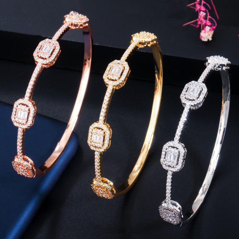 Korean-style fashionable women's versatile bracelet with micro-set AAA zirconia and genuine gold electroplating
