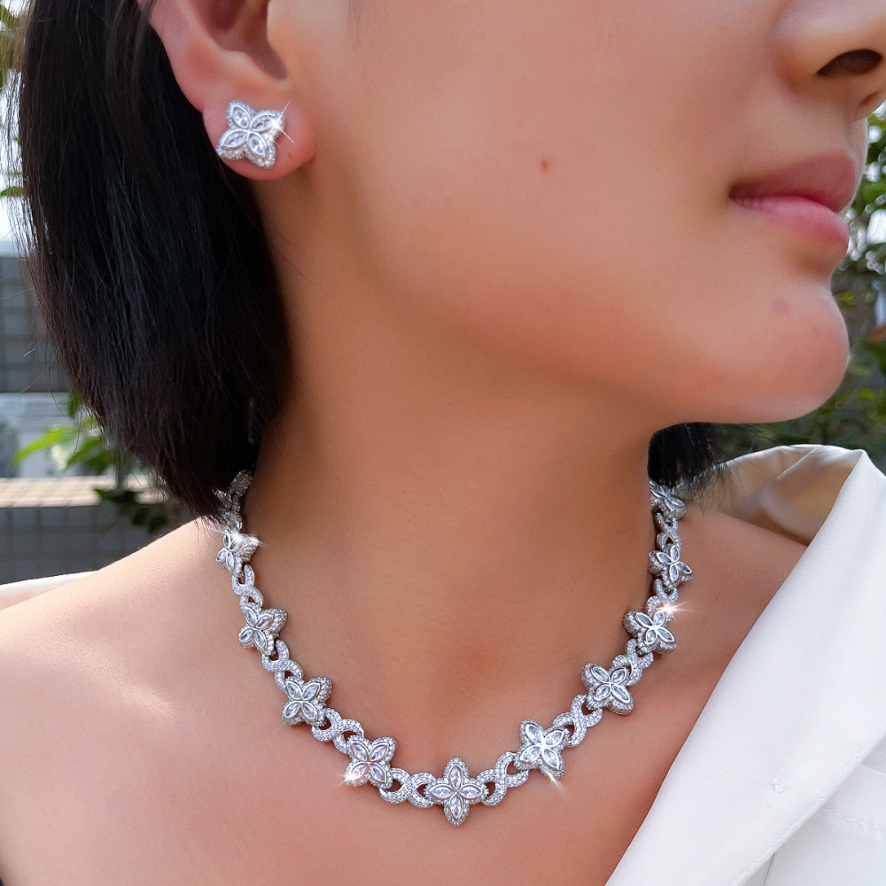 European and American hip-hop four-leaf clover Cuban chain with numerous diamonds 8-character chain pendant with micro-set zirconia necklace and bracelet jewelry accessory