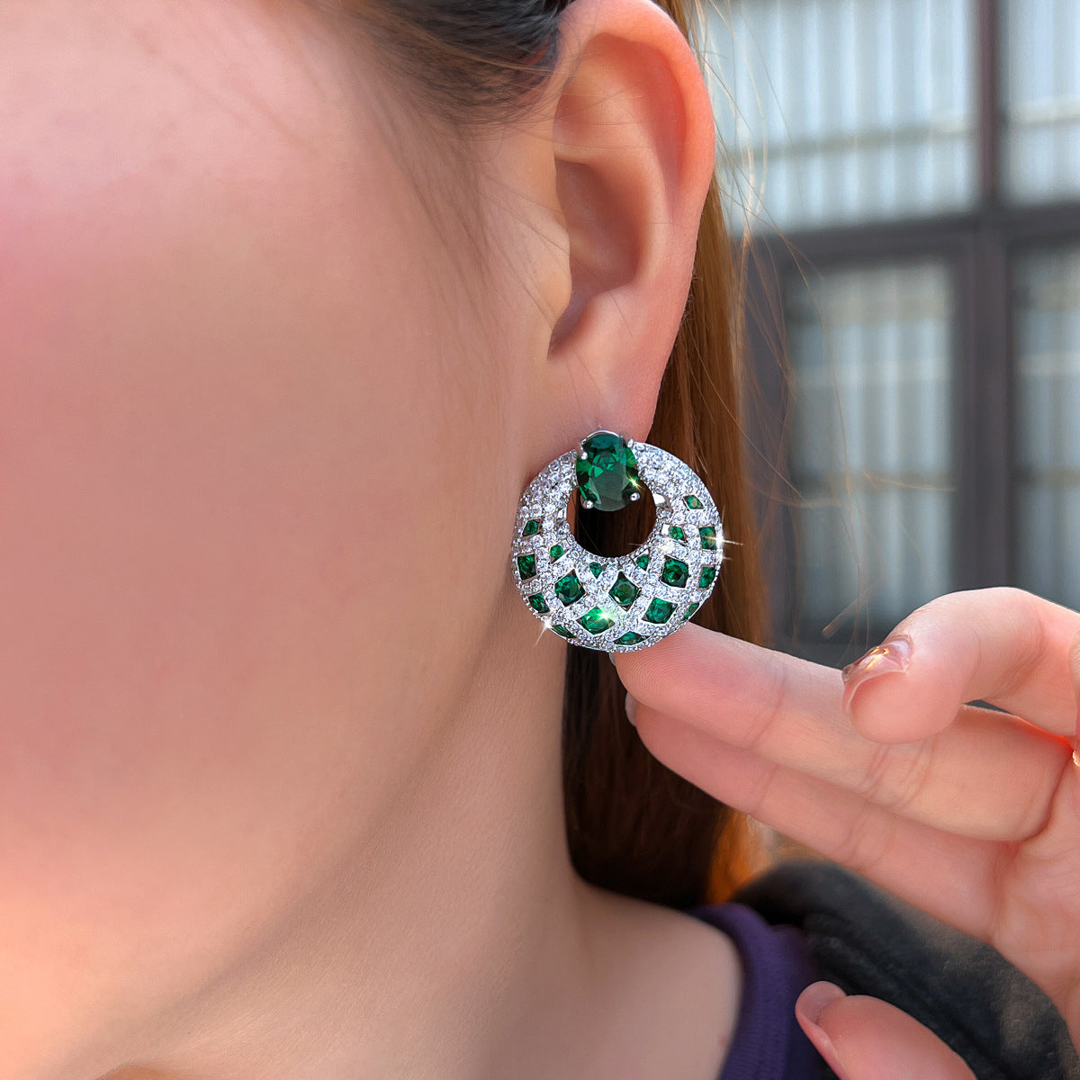 S925 silver jewelry - Korean-style fashionable and luxurious ear accessories with gemstones Emerald round stud earrings