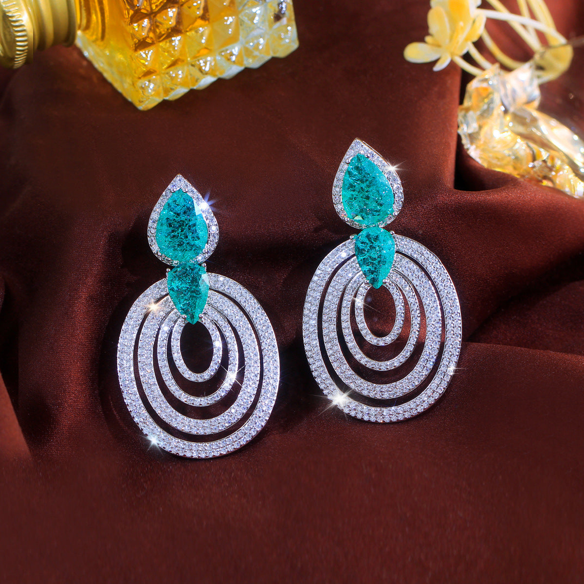 European and American geometric design oval large hoop earrings in S925 silver Lightweight and luxurious style Suitable for formal evening gowns Women's earrings