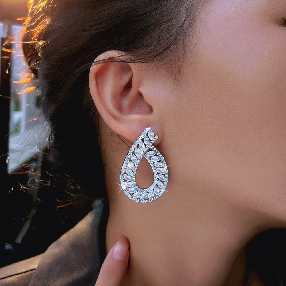 S925 silver needle classic geometric oval-shaped cut air-quality zirconia stud earrings with full diamonds U-shaped design fashionable ear pendants