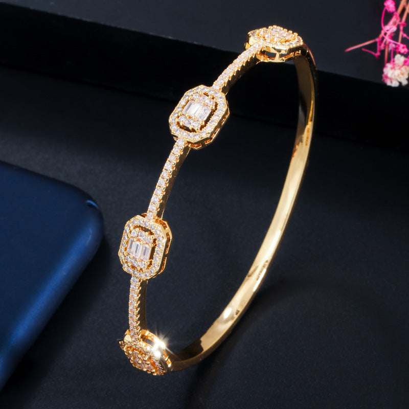Korean-style fashionable women's versatile bracelet with micro-set AAA zirconia and genuine gold electroplating