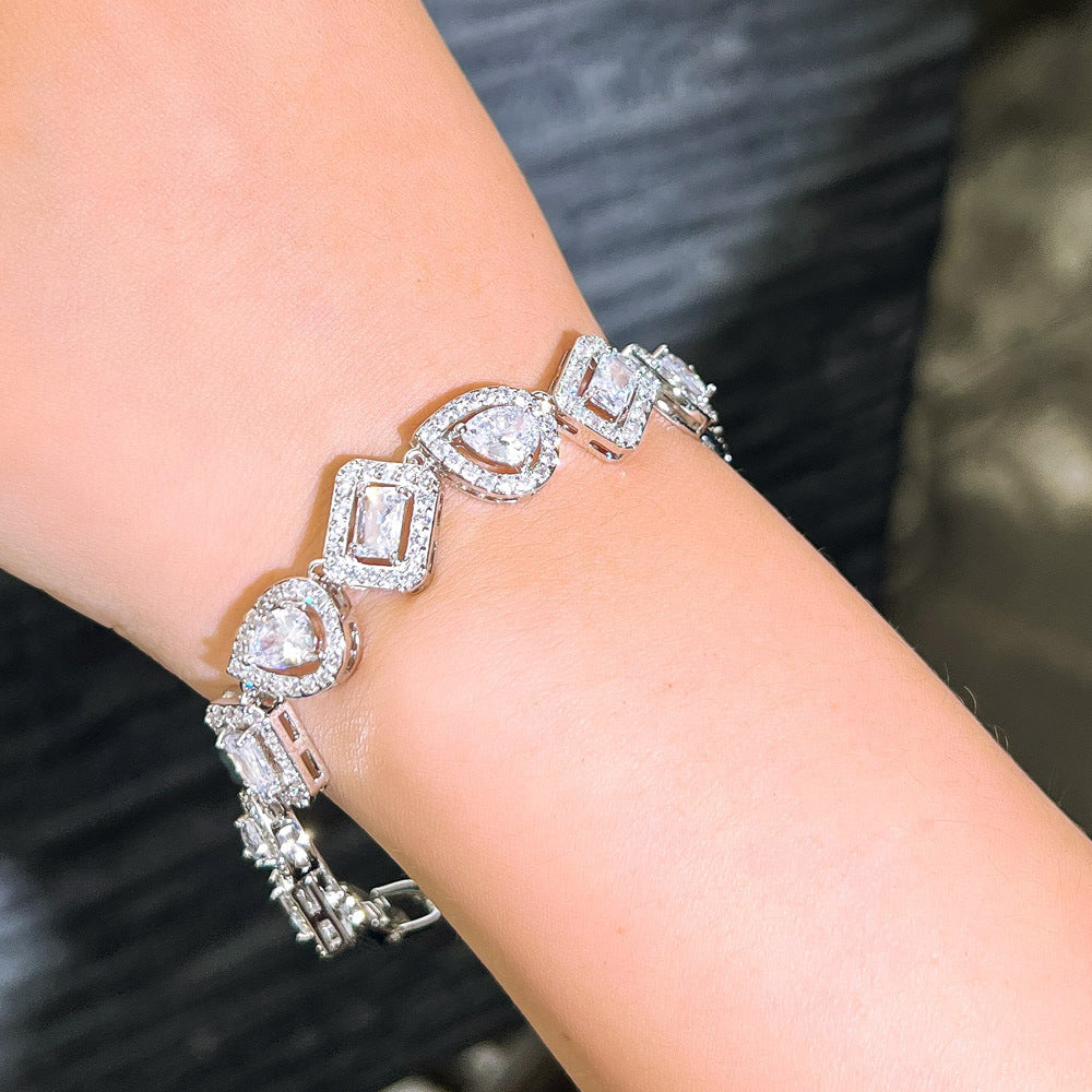 Korean version of niche design luxury minimalist diamond-encrusted irregular bracelet classic teardrop-shaped ice sugar hand accessory