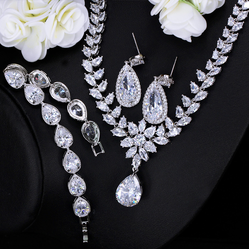 European and American high-end zirconian bridal necklaces earrings bracelets and other accessories for wedding gowns