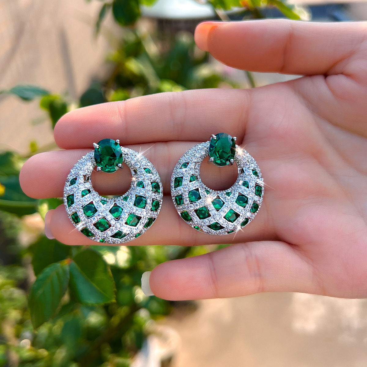 S925 silver jewelry - Korean-style fashionable and luxurious ear accessories with gemstones Emerald round stud earrings