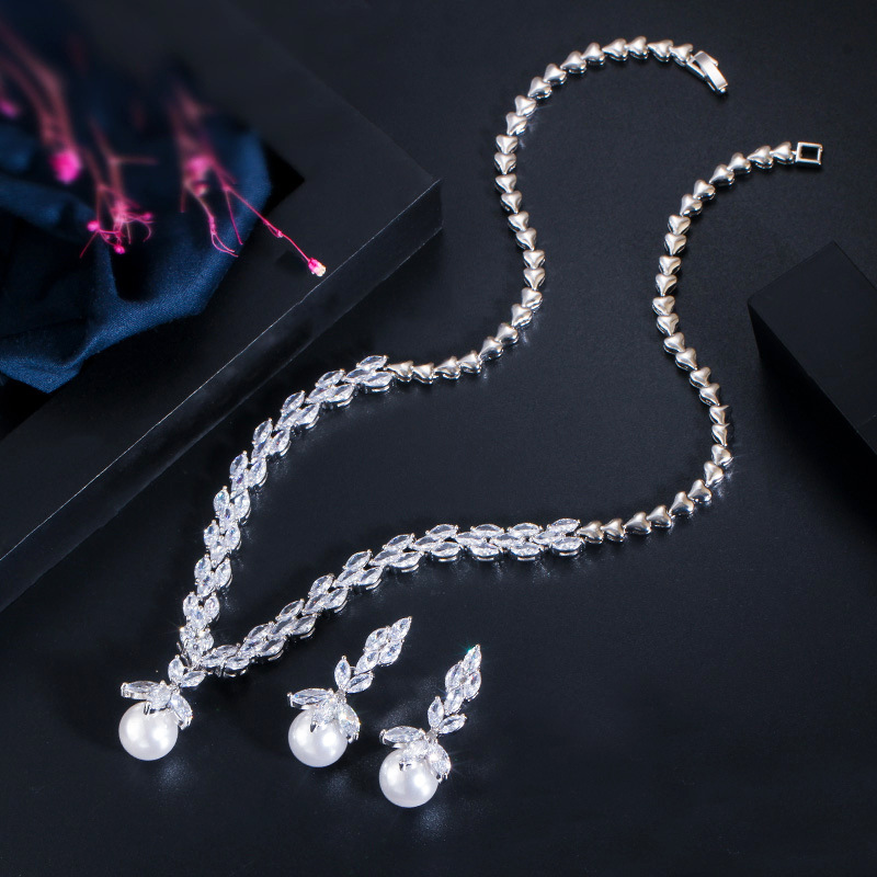 New bridal jewelry set - earrings and necklace in a two-piece chain Zircon shell and pearl Wedding dress and wedding gown accessories
