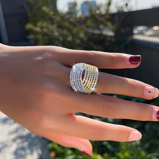 Vintage-style diamond-encrusted braided ring in two colors with a retro and fashionable delicate appearance featuring an open design for the index finger