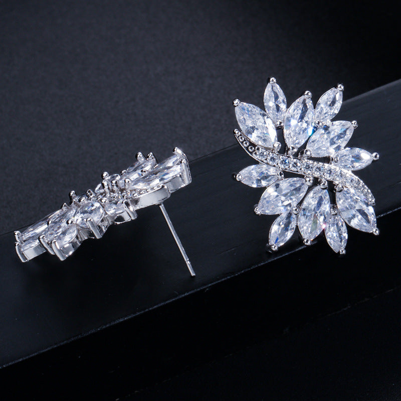 Korean-style fashionable flower AAA zircon earrings for women a pair of sweet ear ornaments