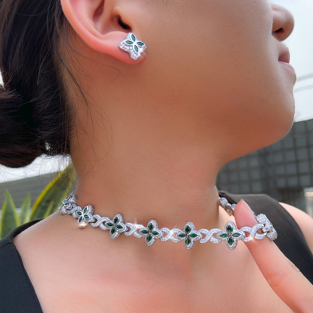 European and American hip-hop four-leaf clover Cuban chain with numerous diamonds 8-character chain pendant with micro-set zirconia necklace and bracelet jewelry accessory