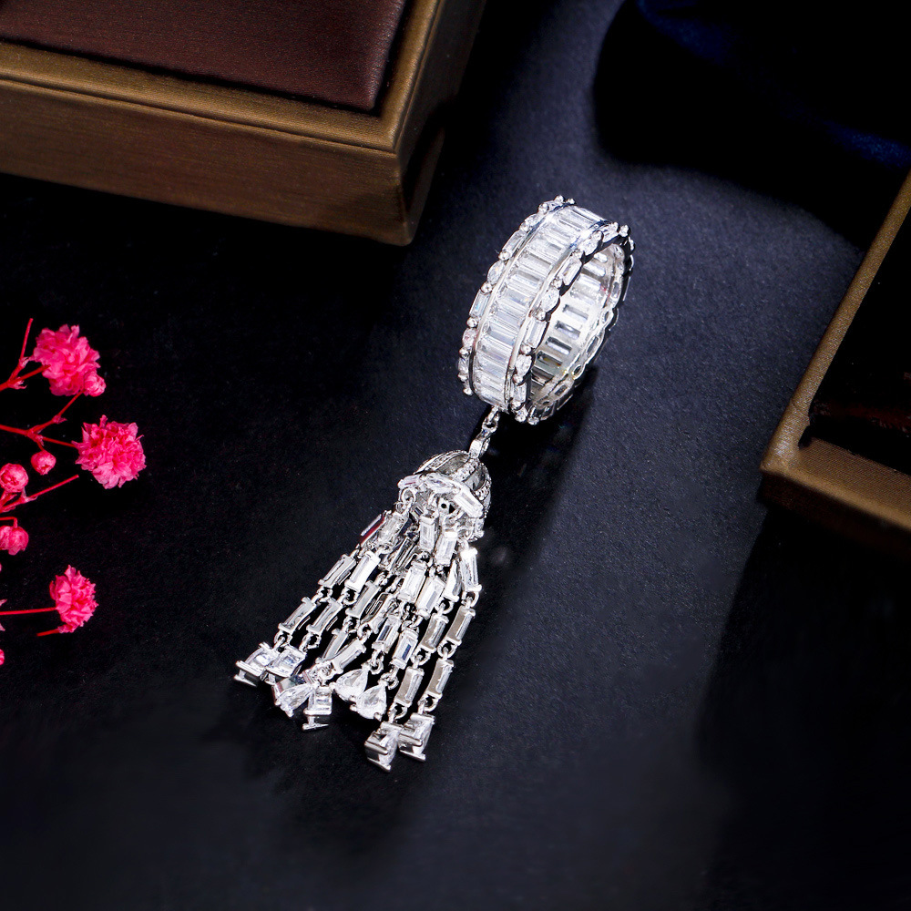 Designer Ins series full-diamond fringed ultra-gorgeous ring with three-dimensional micro-set zirconia hollow design unique personalized finger ring accessory