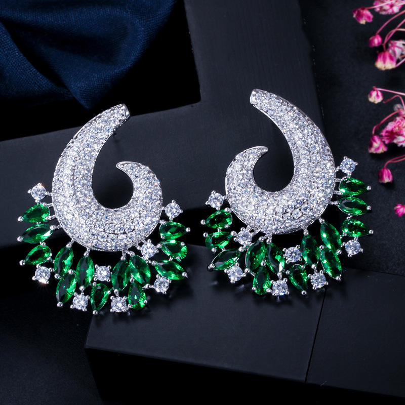 New European-style creative exaggerated diamond earrings. Ultra-shiny zirconia women's versatile ear accessories